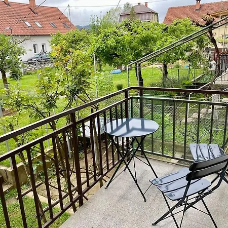 Spacious In A Quiet Neighbourhood + Private Parking Appartement *