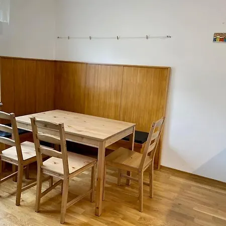 Spacious In A Quiet Neighbourhood + Private Parking Ljubljana