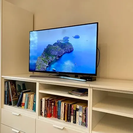 Spacious In A Quiet Neighbourhood + Private Parking * Ljubljana