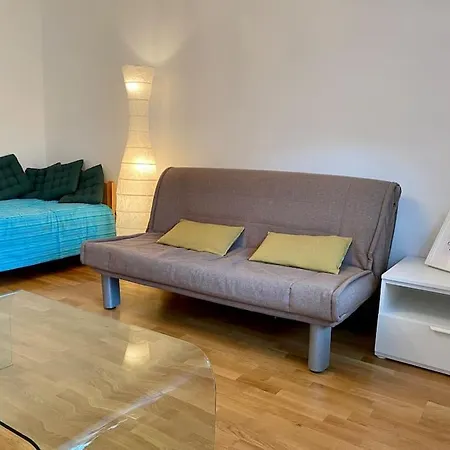 Διαμέρισμα Spacious In A Quiet Neighbourhood + Private Parking *