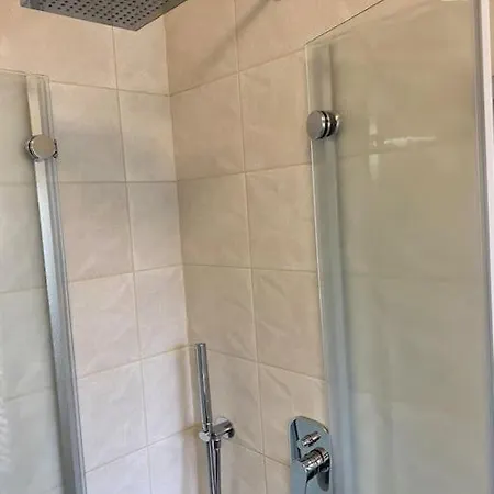 Spacious In A Quiet Neighbourhood + Private Parking Liubliana