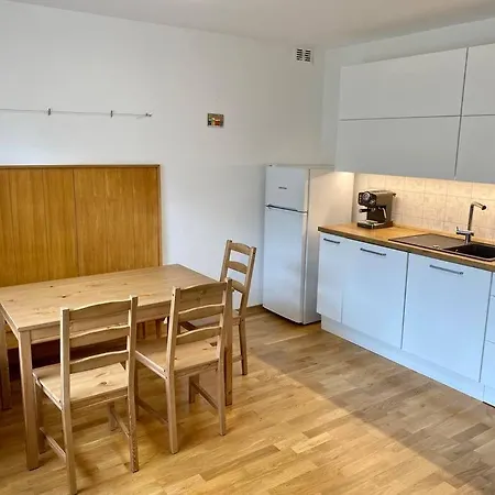 Apartamento Spacious In A Quiet Neighbourhood + Private Parking