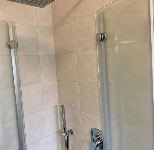 Spacious In A Quiet Neighbourhood + Private Parking Λιουμπλιάνα