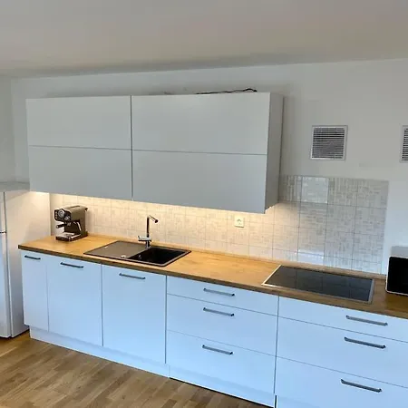 Apartamento Spacious In A Quiet Neighbourhood + Private Parking *