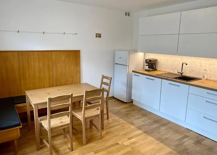 Apartamento Spacious In A Quiet Neighbourhood + Private Parking