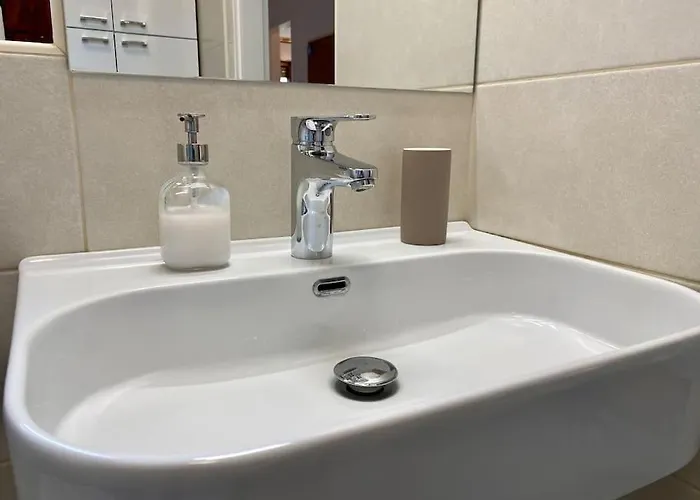 Spacious In A Quiet Neighbourhood + Private Parking Apartamento Liubliana